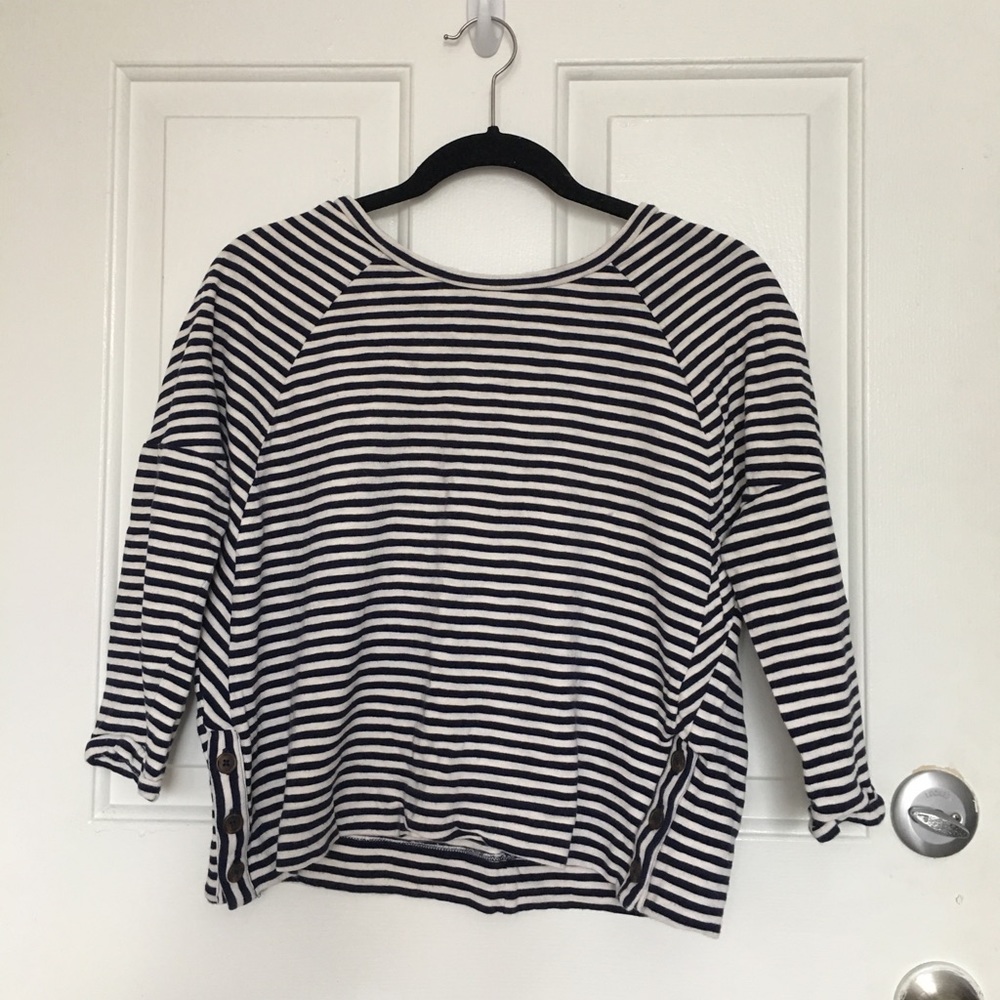 3/$15💜Navy/Cream Striped Sweater